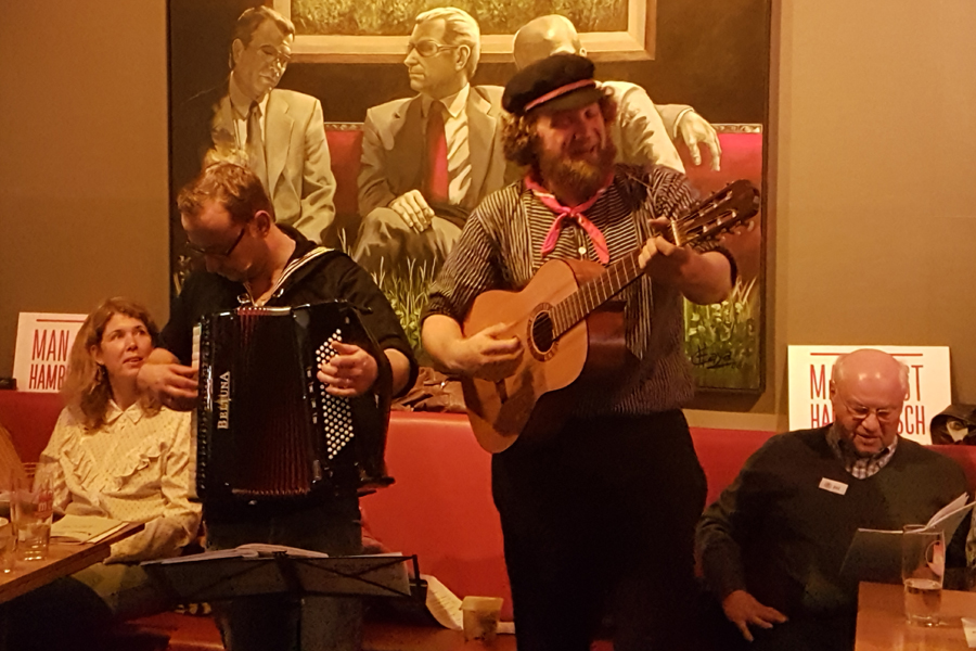 Hafenschwester präsentiert: Man singt Hamburgisch in der Oberhafen-Kantine.